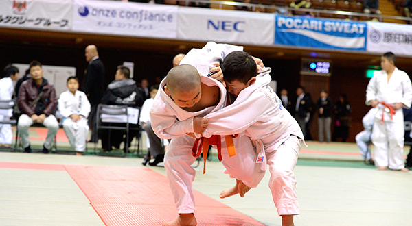 スポーツひのまるキッズ 柔道をする小学生選手